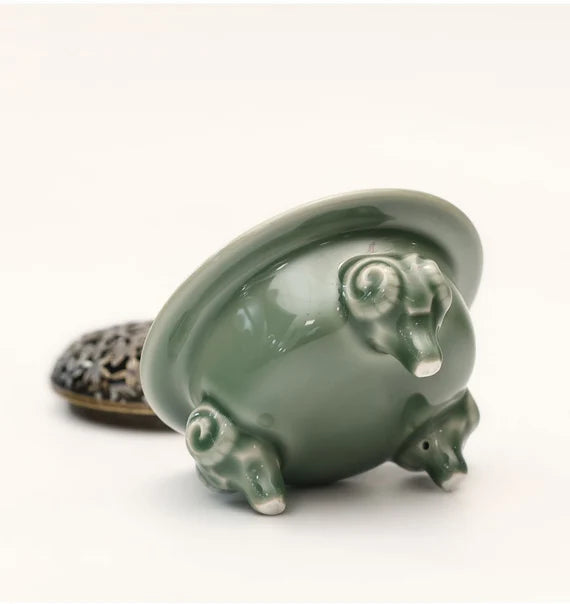 This is a Yue kiln celadon incense burner