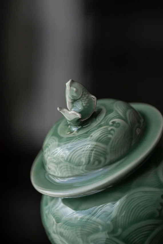 this is a celadon tea jar.this is a green ceramic tea storage canister