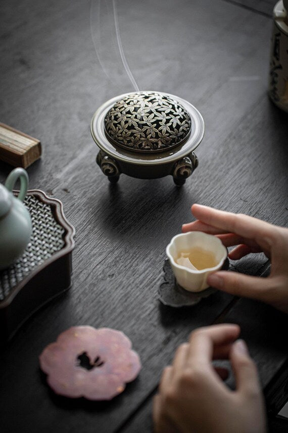 This is a Yue kiln celadon incense burner