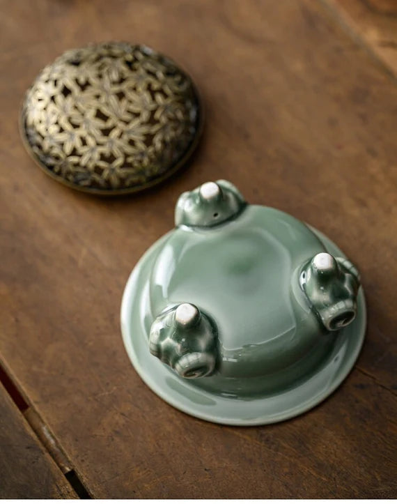 This is a Yue kiln celadon incense burner