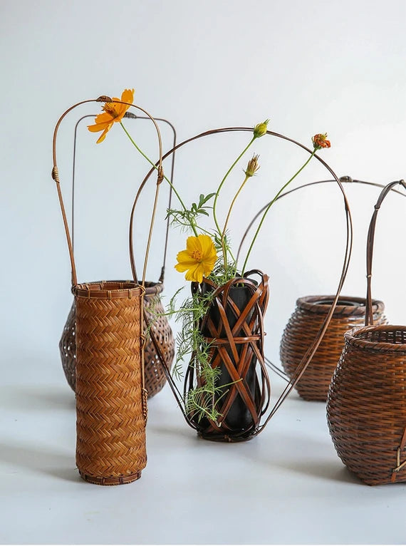 This is a bamboo weaving vase flower arrangement utensil.