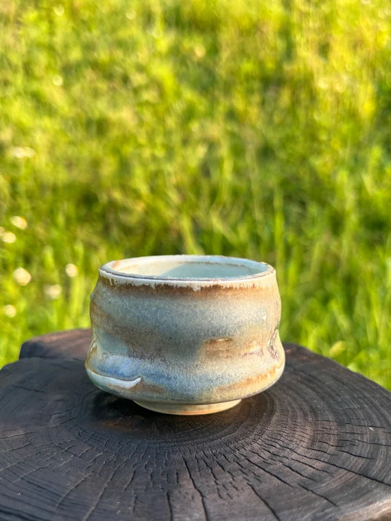 This is a shino ware teacup.this is a shinoyaki teacup