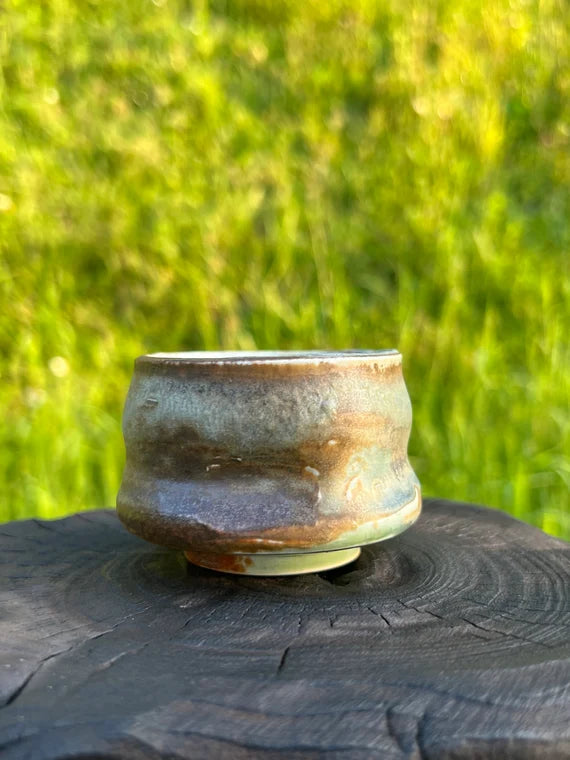 This is a shino ware teacup.this is a shinoyaki teacup