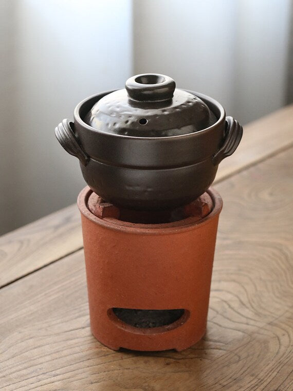 this is a pottery cooking pot