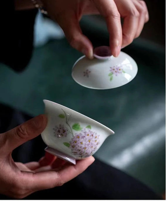 This is a ceramic teapot.this is a ceramic gaiwan