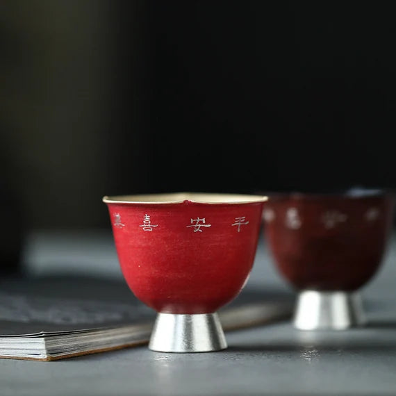 This is a pottery teacup.This is a gilted silver teacup