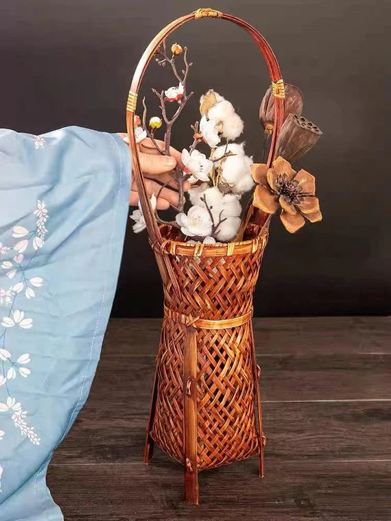 This is a bamboo weaving vase flower arrangement utensil.