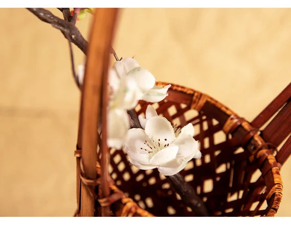 This is a bamboo weaving vase flower arrangement utensil.