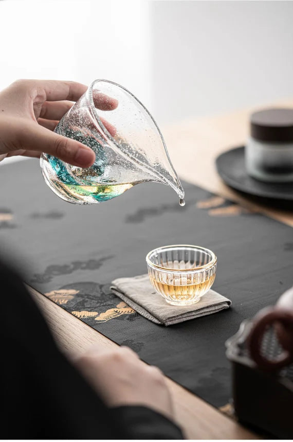 This is a transparent glass faircup gongdaobei