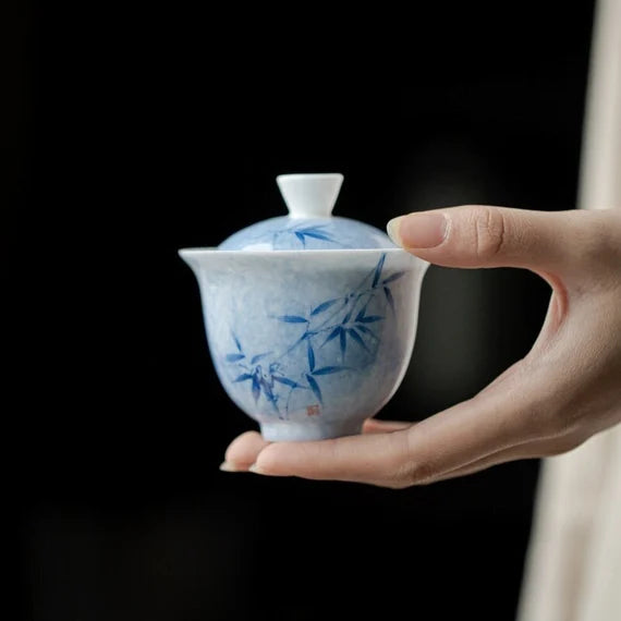 This is a ceramic teapot.this is a ceramic gaiwan