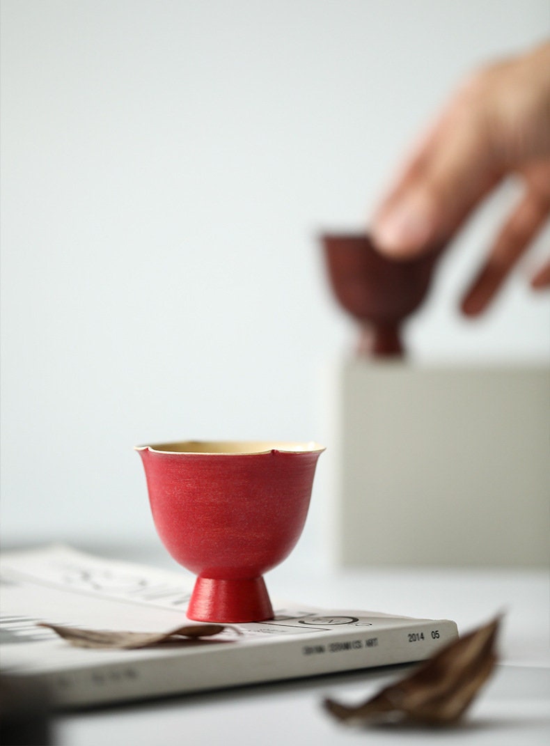 This is a pottery teacup.This is a gilted silver teacup