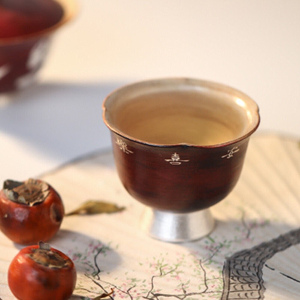 This is a pottery teacup.This is a gilted silver teacup