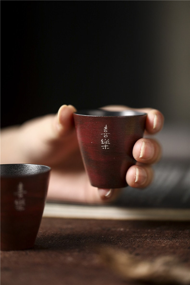 This is a pottery teacup.This is a gilted silver teacup