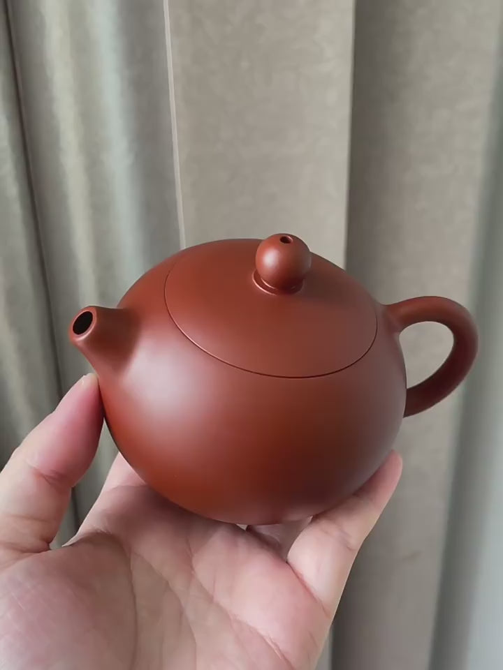 This is a pottery teapot.this is a Zhuni red clay teapot.