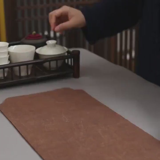 This is a persimmon-dyed tea mat table cloth