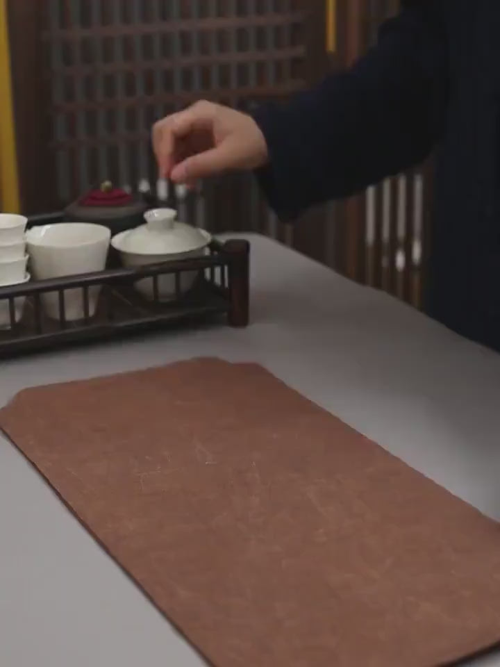 This is a persimmon-dyed tea mat table cloth