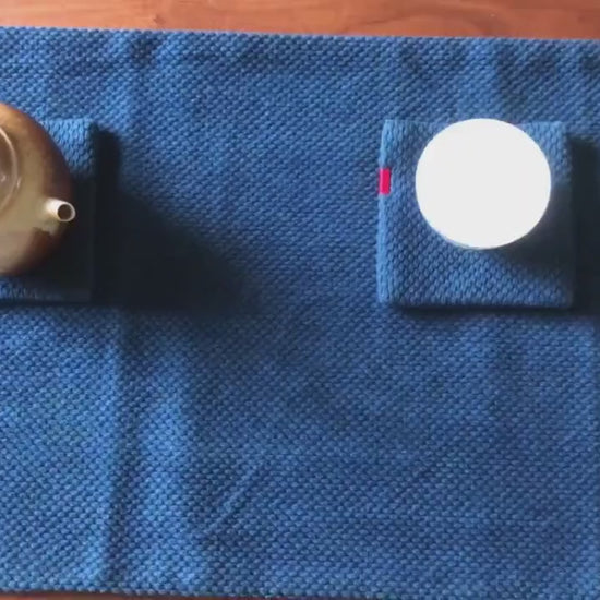 This is a indigo-dyed tea mat table cloth