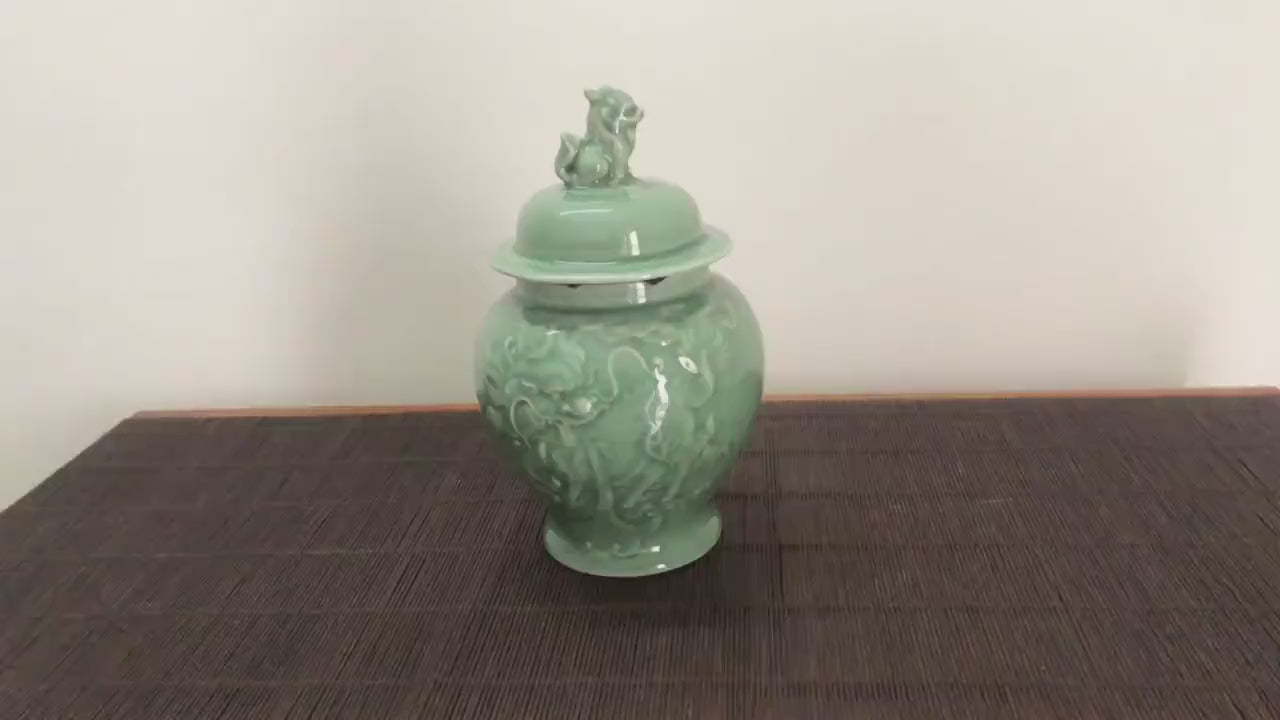 this is a celadon tea jar.this is a green ceramic tea storage canister