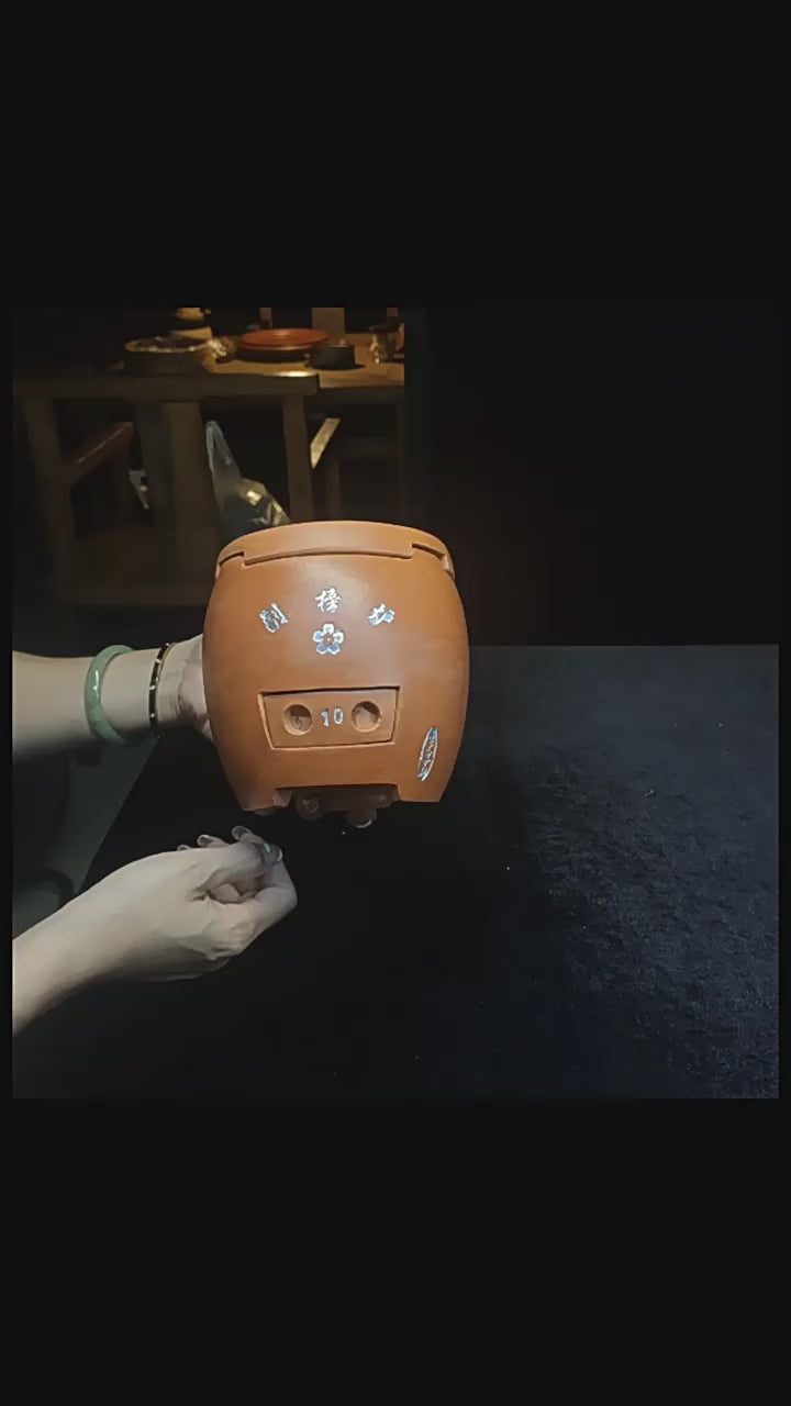 This is a pottery stove. This is a charcoal electric stove