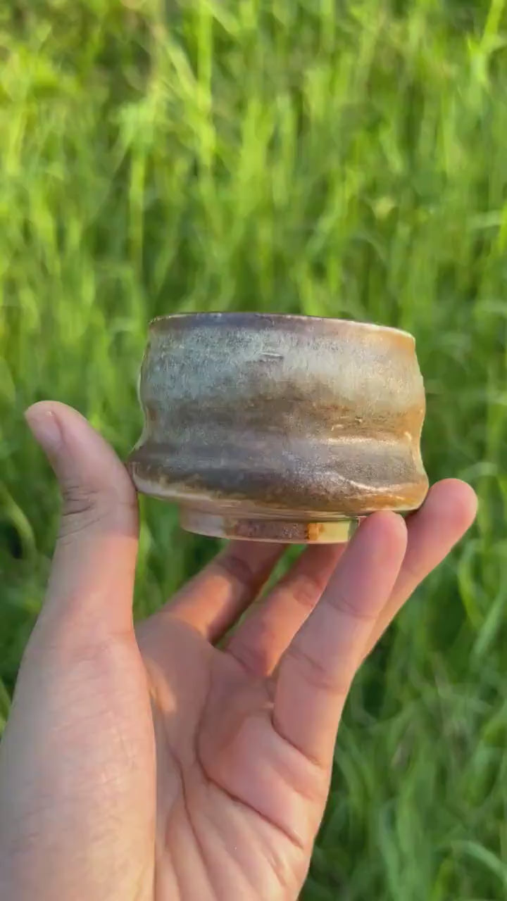 This is a shino ware teacup.this is a shinoyaki teacup