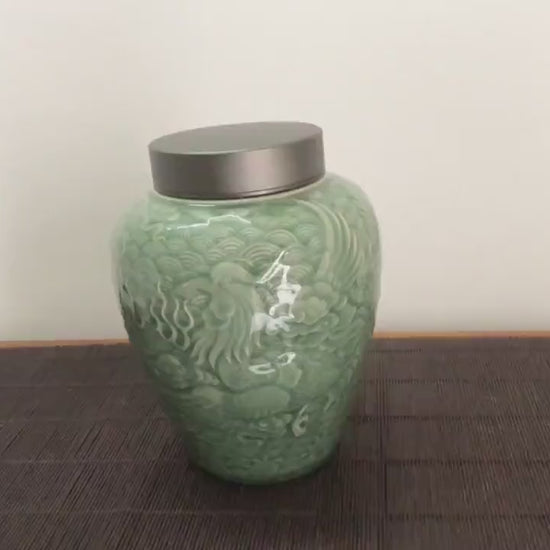 this is a celadon tea jar.this is a green ceramic tea storage canister