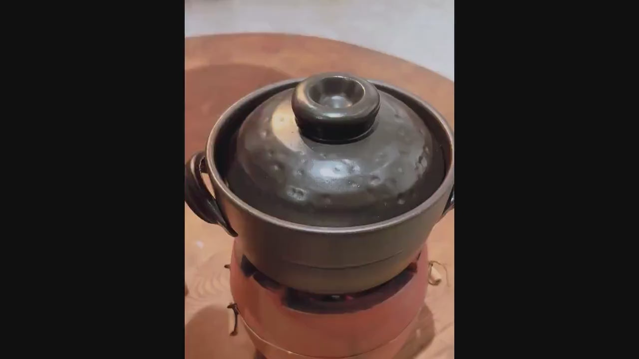 this is a pottery cooking pot