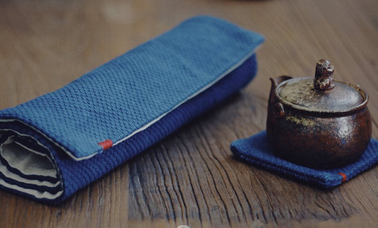 This is a indigo-dyed tea mat table cloth