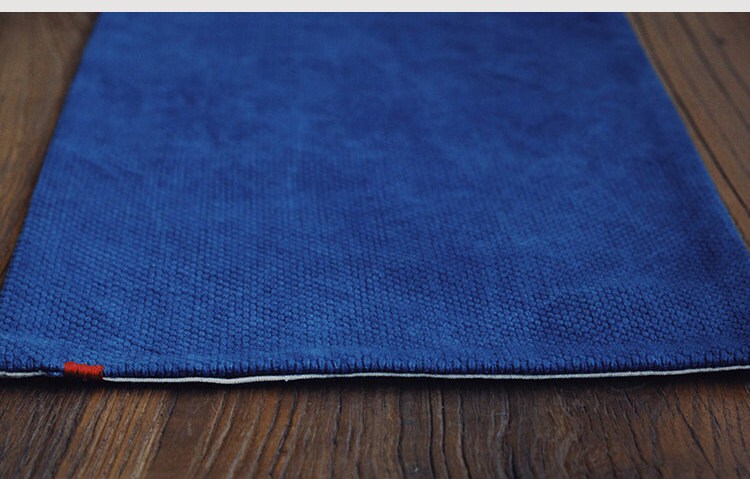 This is a indigo-dyed tea mat table cloth