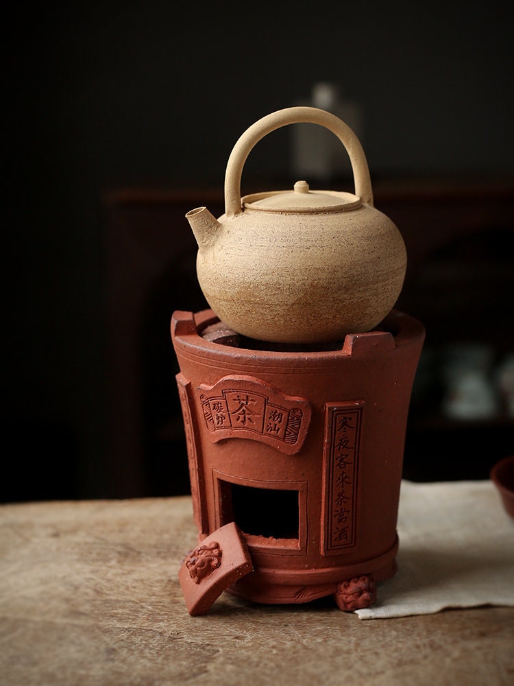 This is an electric charcoal stove. this is a chaozhou clay pottery stove 