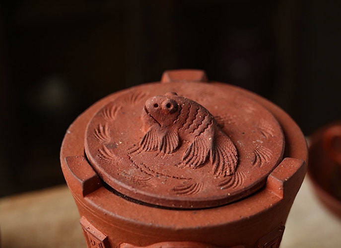 This is an electric charcoal stove. this is a chaozhou clay pottery stove 