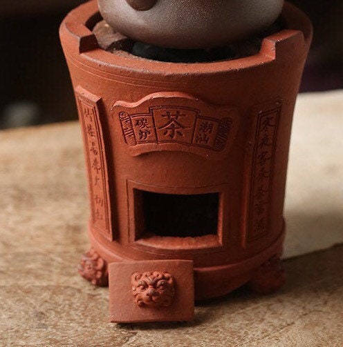 This is an electric charcoal stove. this is a chaozhou clay pottery stove 