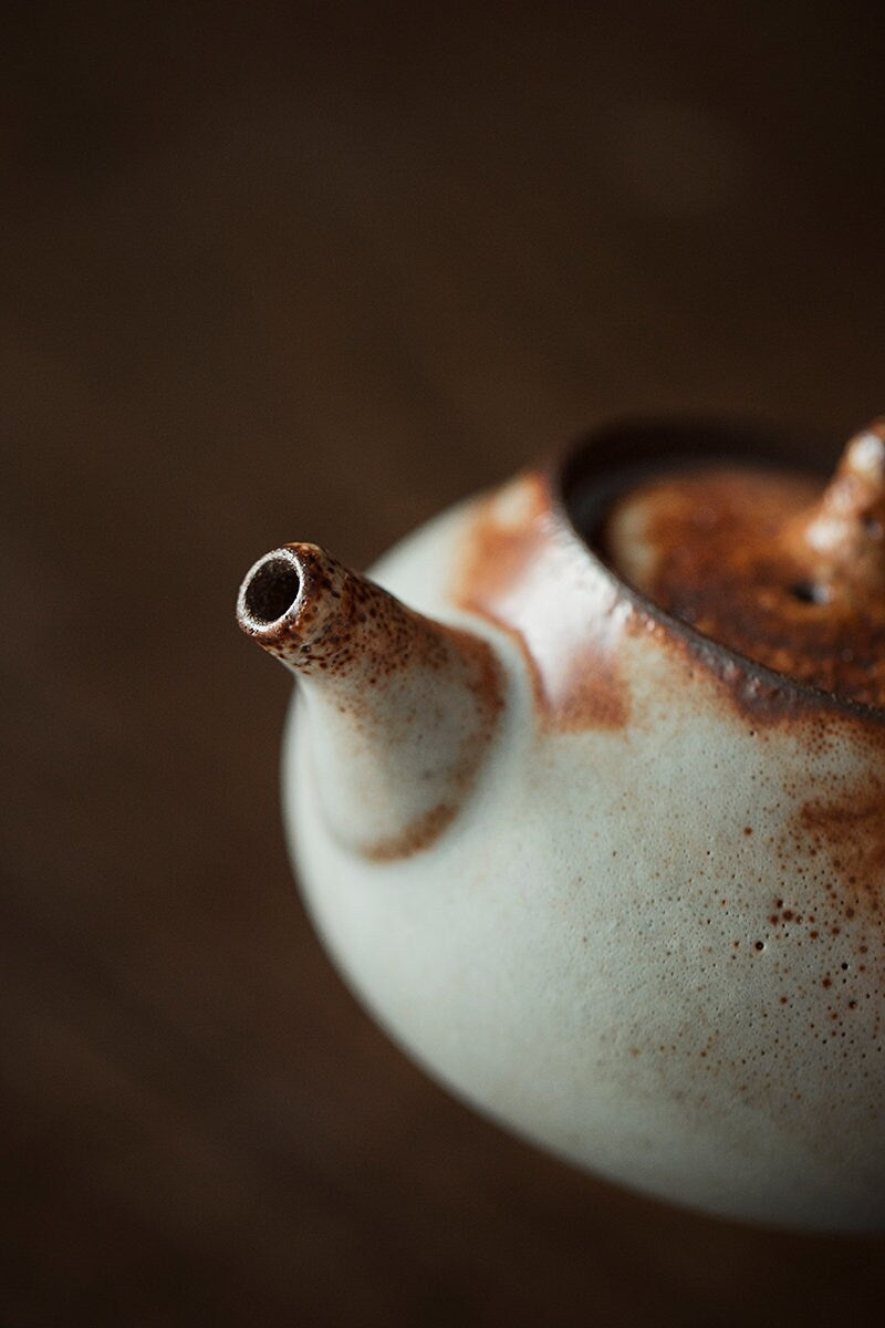 this is a shinoyaki shino ware teapot