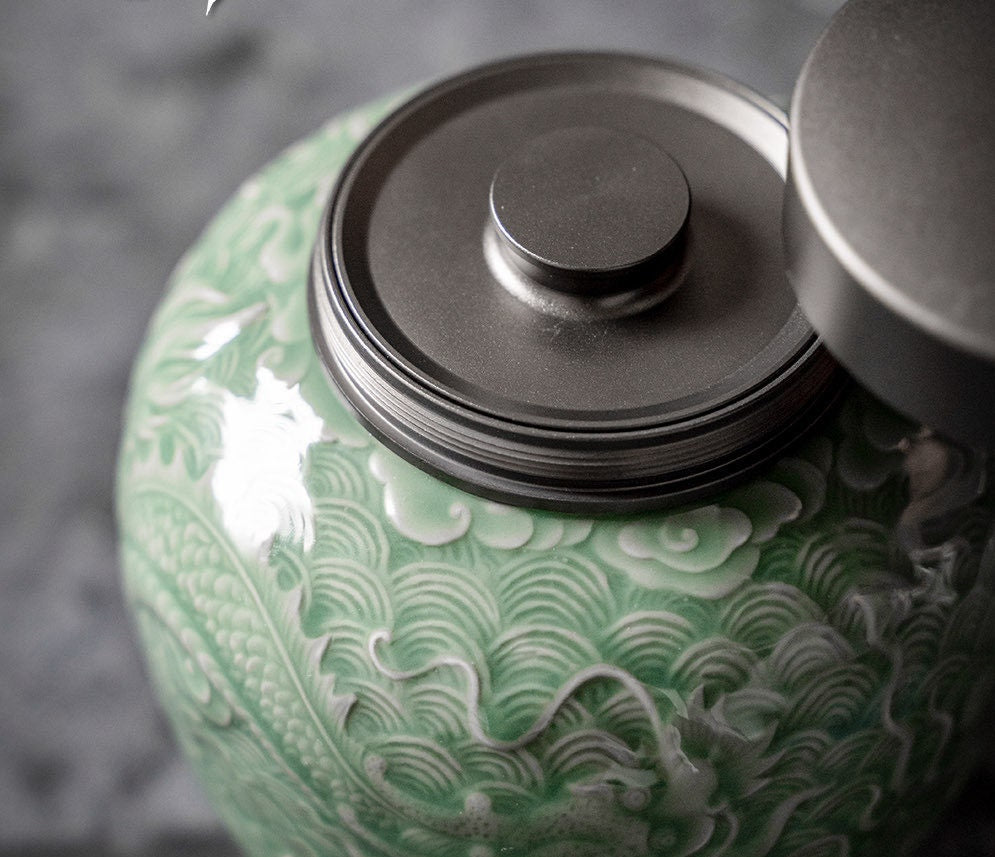 this is a celadon tea jar.this is a green ceramic tea storage canister