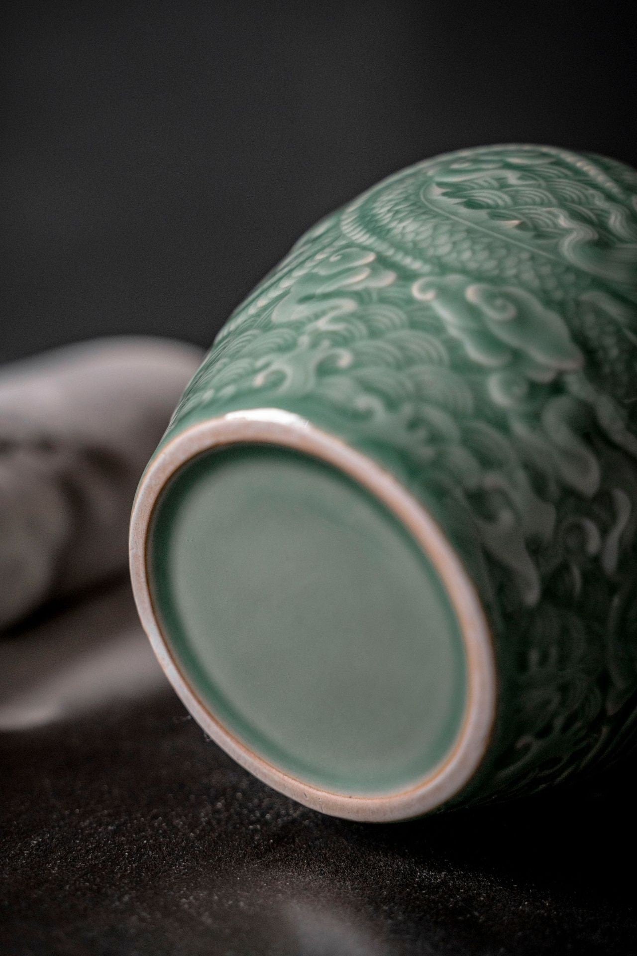 this is a celadon tea jar.this is a green ceramic tea storage canister