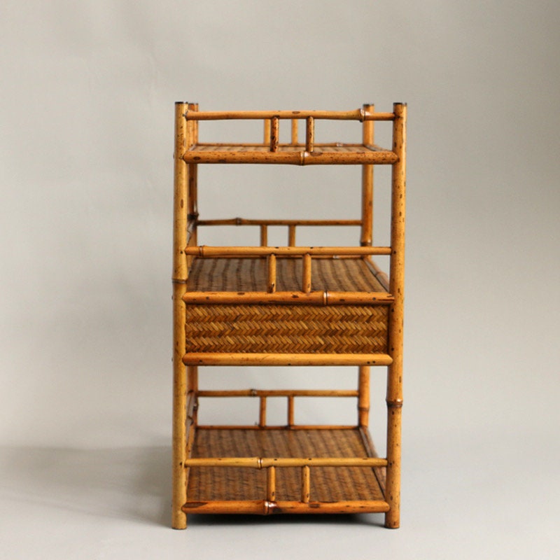 This is a meilu bamboo shelf bamboo rack.this is a bamboo teaware storage shelf