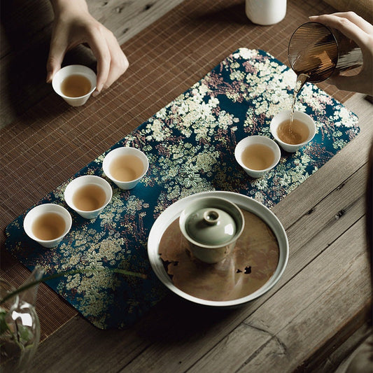 This is a gambiered canton silk xiangyunsha flower tea table cloth