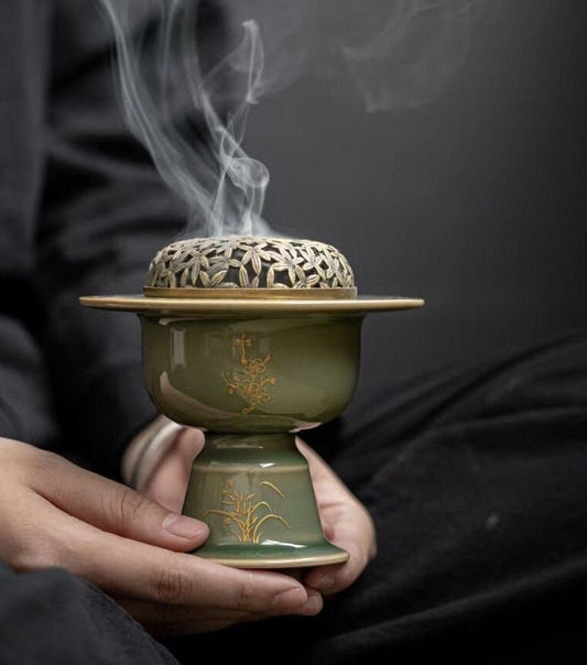 This is a Yue kiln celadon incense burner