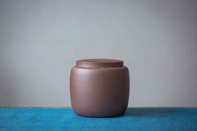 This is a zisha purple clay tea jar.this is a pottery tea storage canister