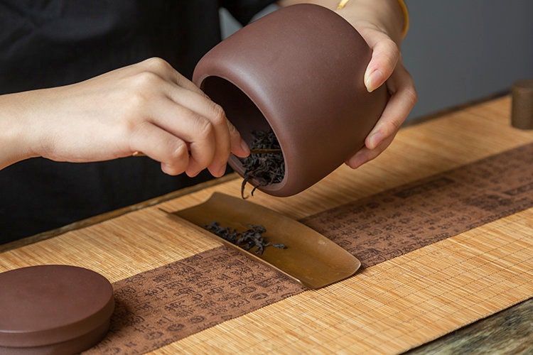 This is a zisha purple clay tea jar.this is a pottery tea storage canister