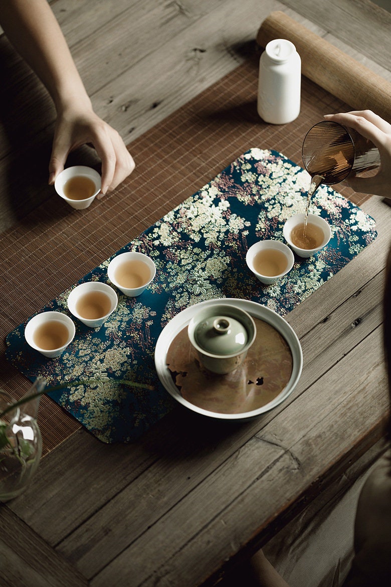This is a transparent black glass faircup gongdaobei