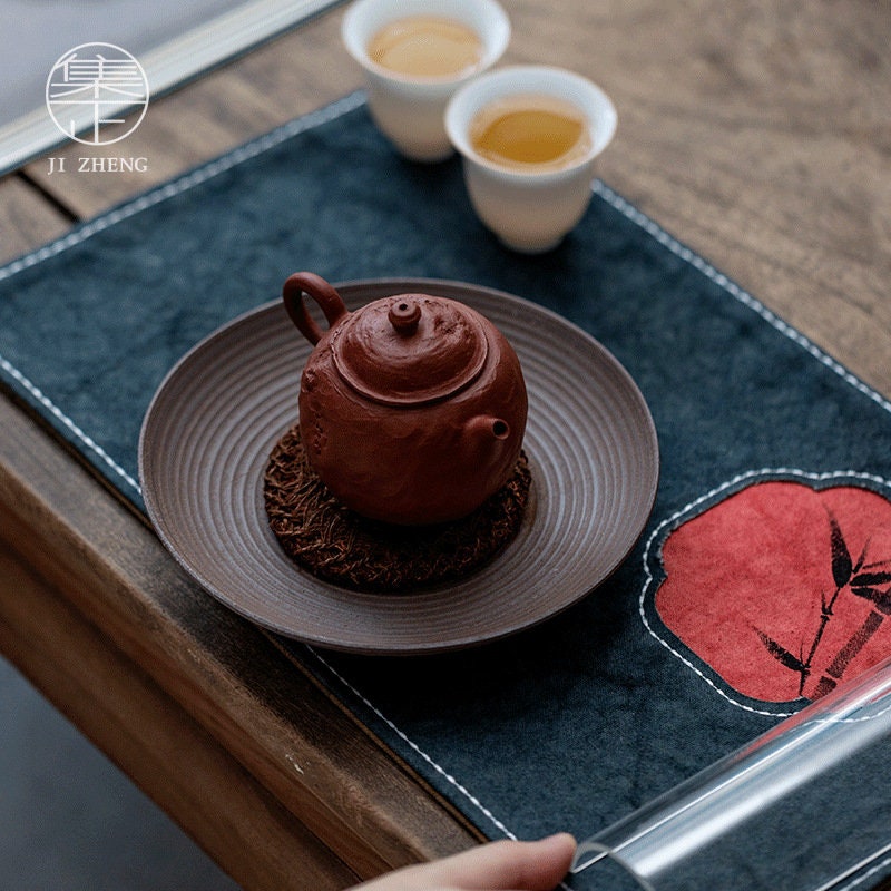 This is a persimmon-dyed tea mat table cloth