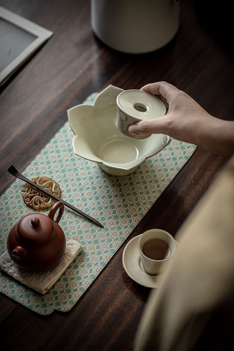 Chinese Handcrafted Classic Tea Ceramic Tray Lotus Zen Tea Boat Tea Bowl