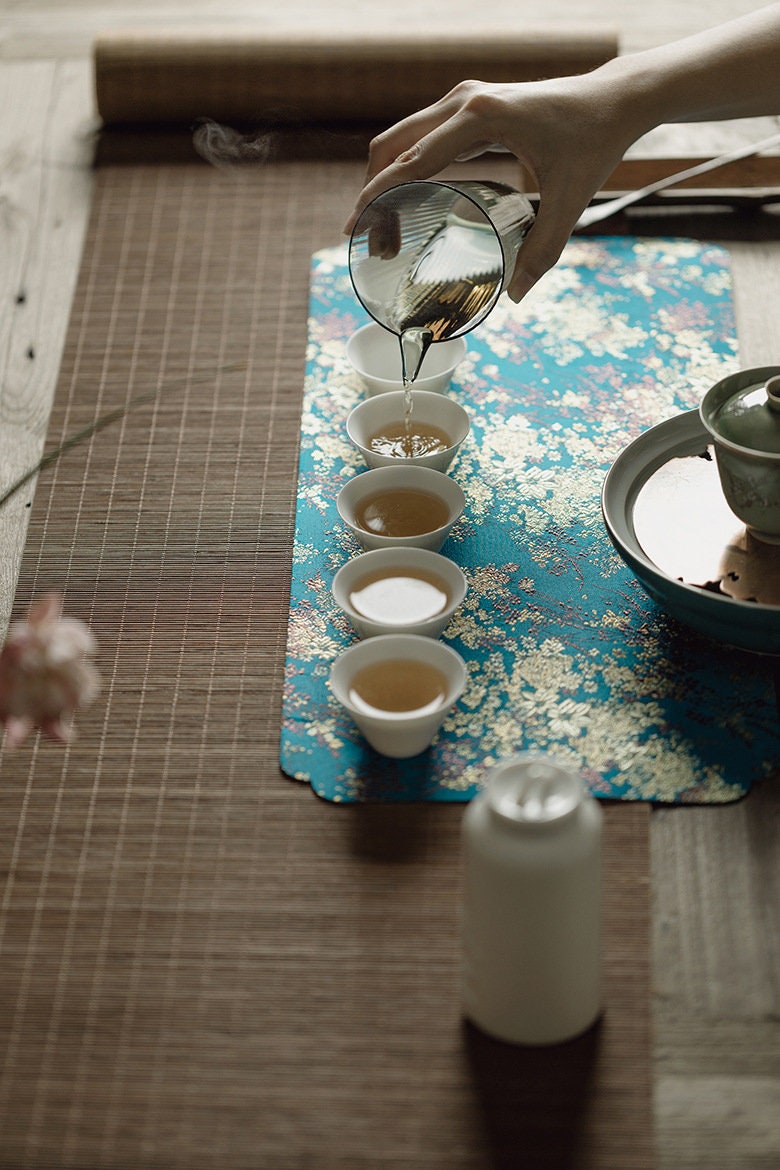 This is a transparent black glass faircup gongdaobei