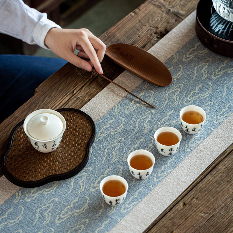 This is a linen tea mat.this is a waterproof table cloth