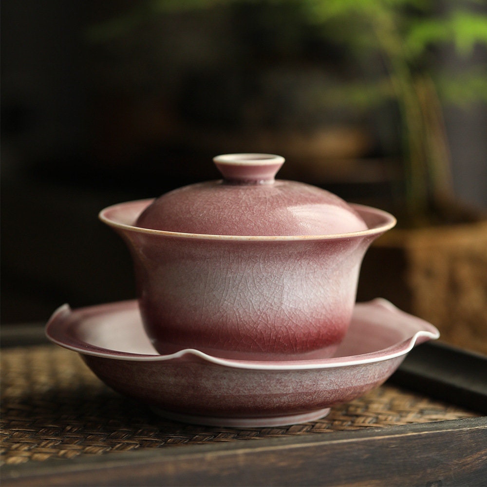 This is a ceramic teapot.this is a ceramic gaiwan