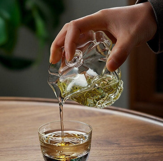 This is a glass gaiwan.this is a glass teapot