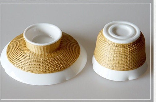 This is a bamboo woven teacup.this is a ceramic teacup