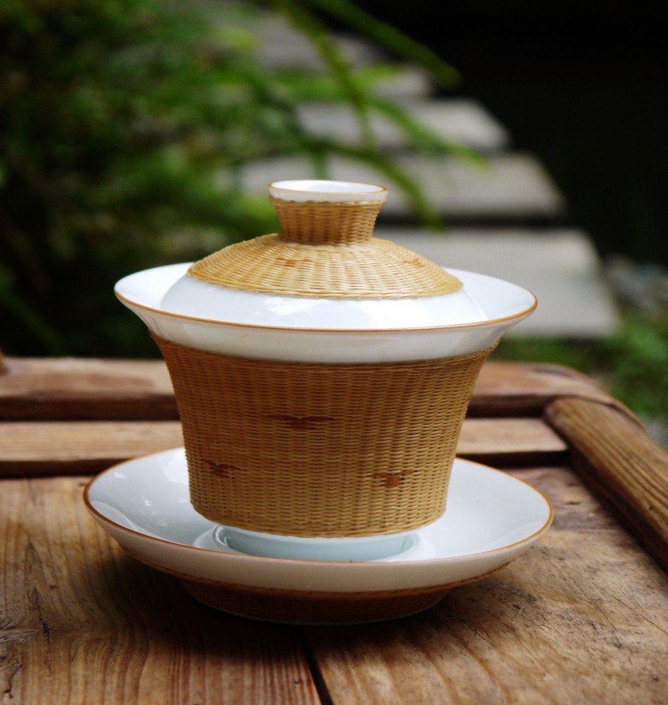 This is a ceramic teapot.this is a ceramic gaiwan