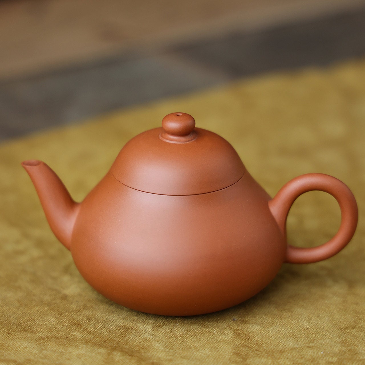 This is a Chaozhou teapot.this is Chaozhou red clay zhuni teapot