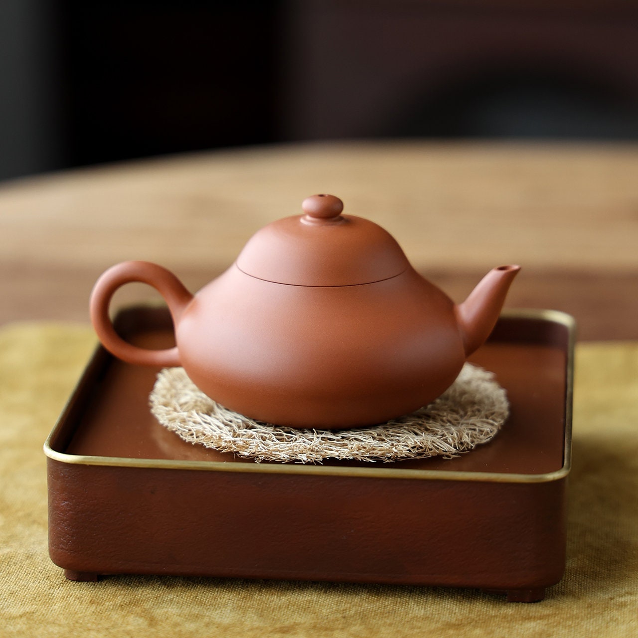 This is a Chaozhou teapot.this is Chaozhou red clay zhuni teapot